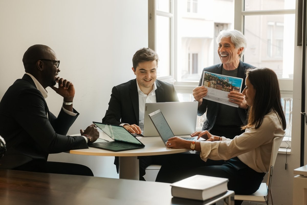 ©Angelus Capital, Hervé Dakayi, Louis Murat et Christian Navarro et Claudia Fernandes, 2026. 