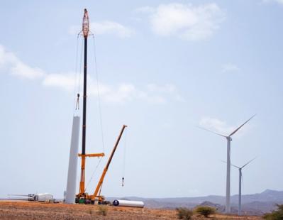 L'Africa Finance Corporation (AFC) a investi dans de nombreux projets d&rsquo;&eacute;nergie renouvelables en Afrique, dont le parc &eacute;olien de Cabeolica au Cap-Vert, qui a int&eacute;gr&eacute; le top 10 des partenariats public-priv&eacute; &eacute;tabli par l&rsquo;International Finance Corporation Emerging Partnerships en Afrique. - &copy; AFC