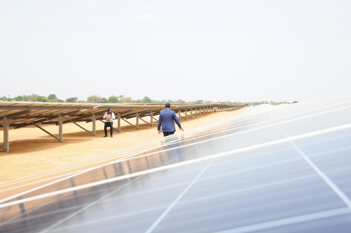 Centrale photovolta&iuml;que Senergy, situ&eacute;e &agrave; Santhiou M&eacute;kh&eacute;, dans la commune de M&eacute;ouane (Thi&egrave;s) au S&eacute;n&eacute;gal, et qui constitue la premi&egrave;re transaction li&eacute;e &agrave; l&rsquo;&eacute;nergie solaire du FONSIS (2016). -&nbsp;&copy; FONSIS 