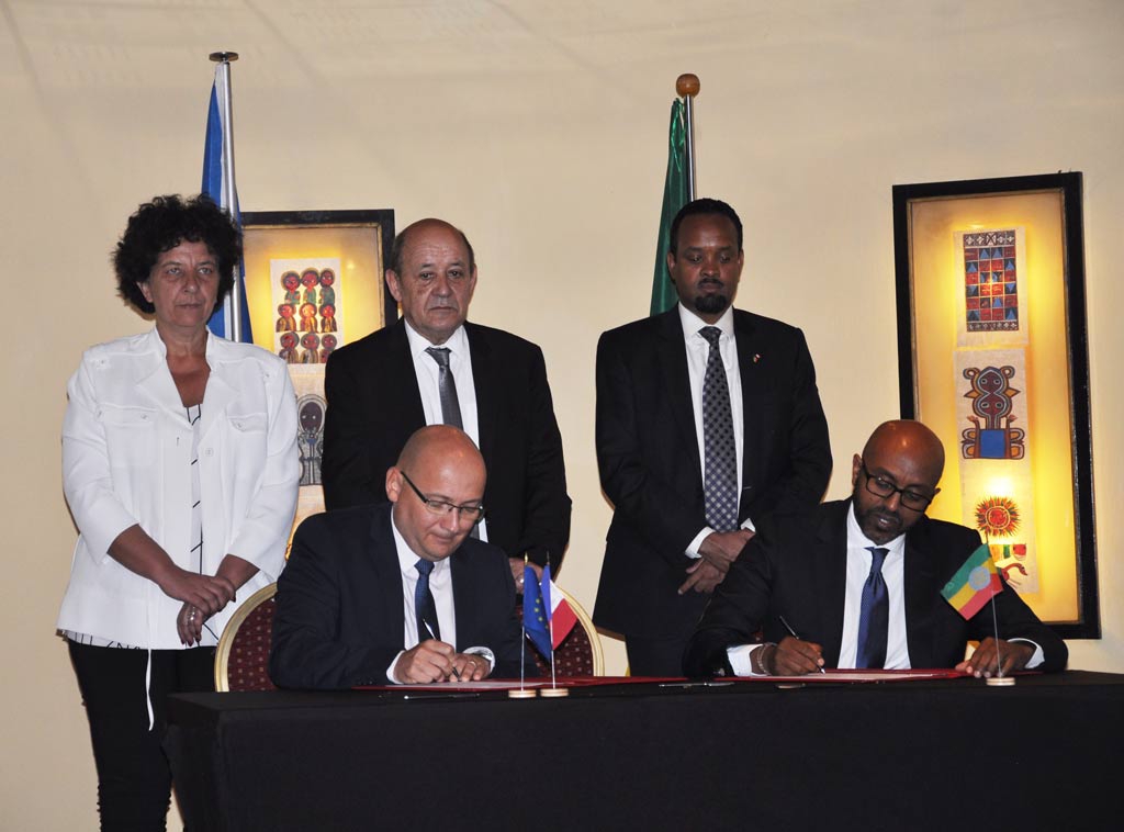 Signature d'un accord entre Bollor&eacute; Transport & Logistics (Patrick Gerenthon) et CLS Logistics (Teodros Abraham) le 13 mars 2019 &agrave; Addis-Abeba, pour la cr&eacute;ation d'une JV. - &copy; Bollor&eacute; Transport & Logistics