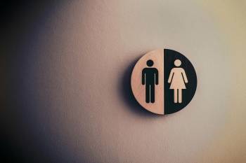 © Image de Tim Mossholder de PexelsPhoto de Tim Mossholder: https://www.pexels.com/fr-fr/photo/signalisation-masculine-et-feminine-sur-le-mur-1722196/Photo de Tim Mossholder: https://www.pexels.com/fr-fr/photo/signalisation-masculine-et-feminine-sur-le-mur-1722196/